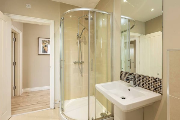 Bathroom - The Matisse- Hip 1 Bd Apt (Gold Short Term Stays) (Belfast)