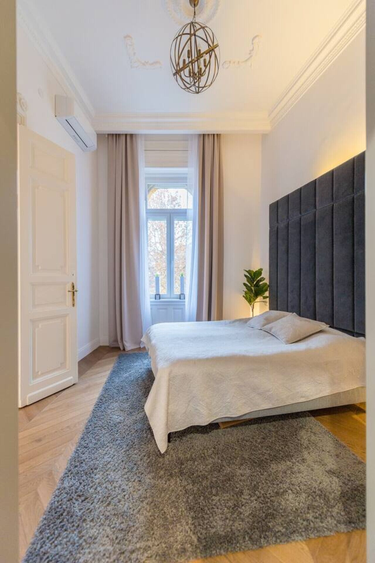 2 bedrooms, desk, iron/ironing board, WiFi