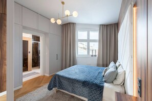 3 bedrooms, desk, iron/ironing board, WiFi