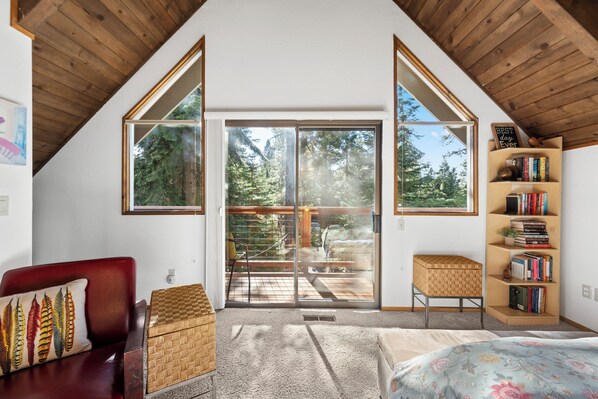 3 bedrooms, iron/ironing board, travel crib, free WiFi