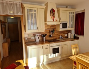 Apartment | Private kitchen | Fridge, oven, dishwasher, coffee/tea maker - Comfortable Apartment With Mountain View (Bad Kleinkirchheim)