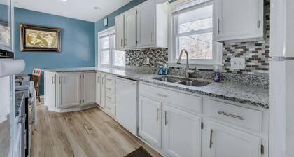 Cozy 3BR Home in Oakdale with BBQ & Private Patio!