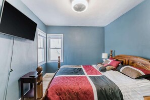 3 bedrooms, iron/ironing board, free WiFi, bed sheets