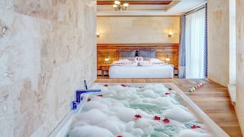 Chambre Quadruple Familiale, vue jardin | Salle de bain | Articles de toilette gratuits, sĂšche-cheveux, peignoirs, chaussons