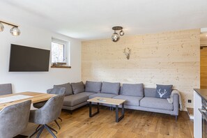 Apartment | Living area - Apartment in Tyrol With hot tub (Lermoos)