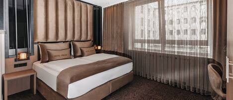 Premium bedding, in-room safe, desk, laptop workspace