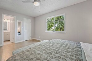 3 habitaciones, escritorio, tabla de planchar con plancha y wifi gratis