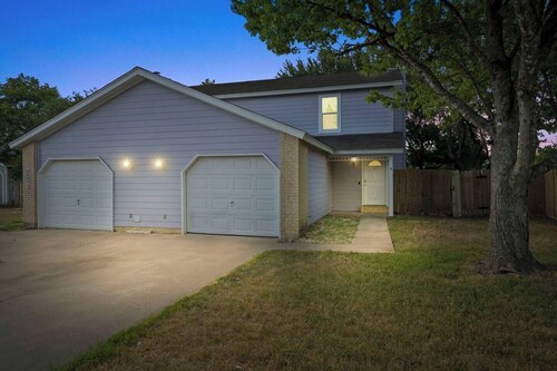 Airy and cheerful, newly renovated home is your sanctuary in bustling North Austin! 1,100+ SF of living area with roomy walk-in closets and large private backyard let you unpack and unwind.