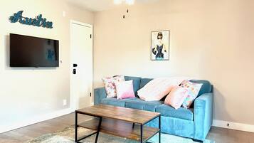 Una Smart TV, una oficina