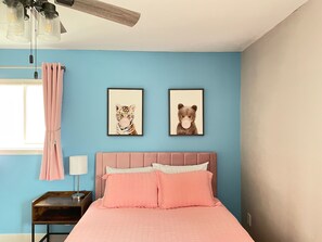 1 habitación, escritorio, tabla de planchar con plancha y wifi gratis 