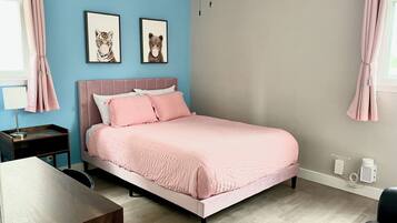 1 soverom, skrivebord, strykejern/-brett og wi-fi (inkludert)