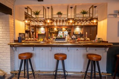 Host Stay Woodroffe Arms Hope Twin Room 5