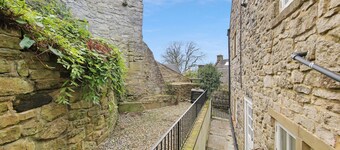 Host Stay Bradley House