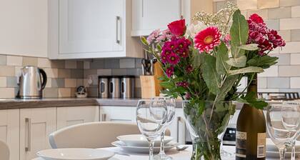 Host Stay March Cottage