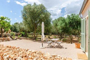 Outdoor dining - Aesthetic Farmhouse in Nature (Costitx)