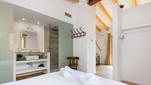 Maison | 1 chambre, fer et planche à repasser, ameublement unique
