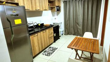Appartamento Basic, lanai, vista spiaggia | 2 camere, Wi-Fi gratuito