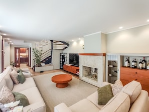 TV, fireplace