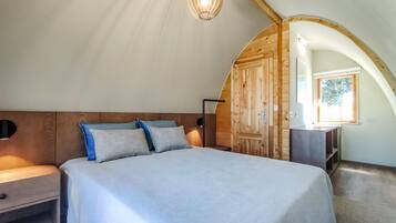 9 bedrooms, iron/ironing board, free WiFi, bed sheets