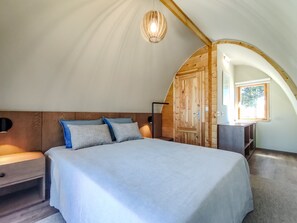 9 室のベッドルーム、アイロン / アイロン台、WiFi (無料)、ベッドシーツ