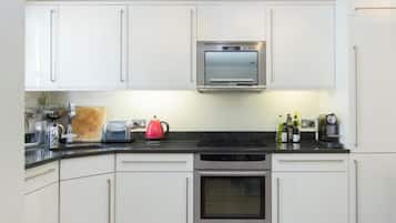 Apartament | Cuina privada | Frigorífic, microones, forn i placa de cuina