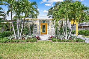 Exterior - Palm Springer - Heated Salt Water Pool (Wilton Manors)