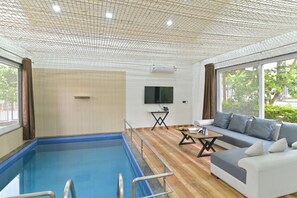 2 Bedroom Indoor Pool Villa | 침대 시트