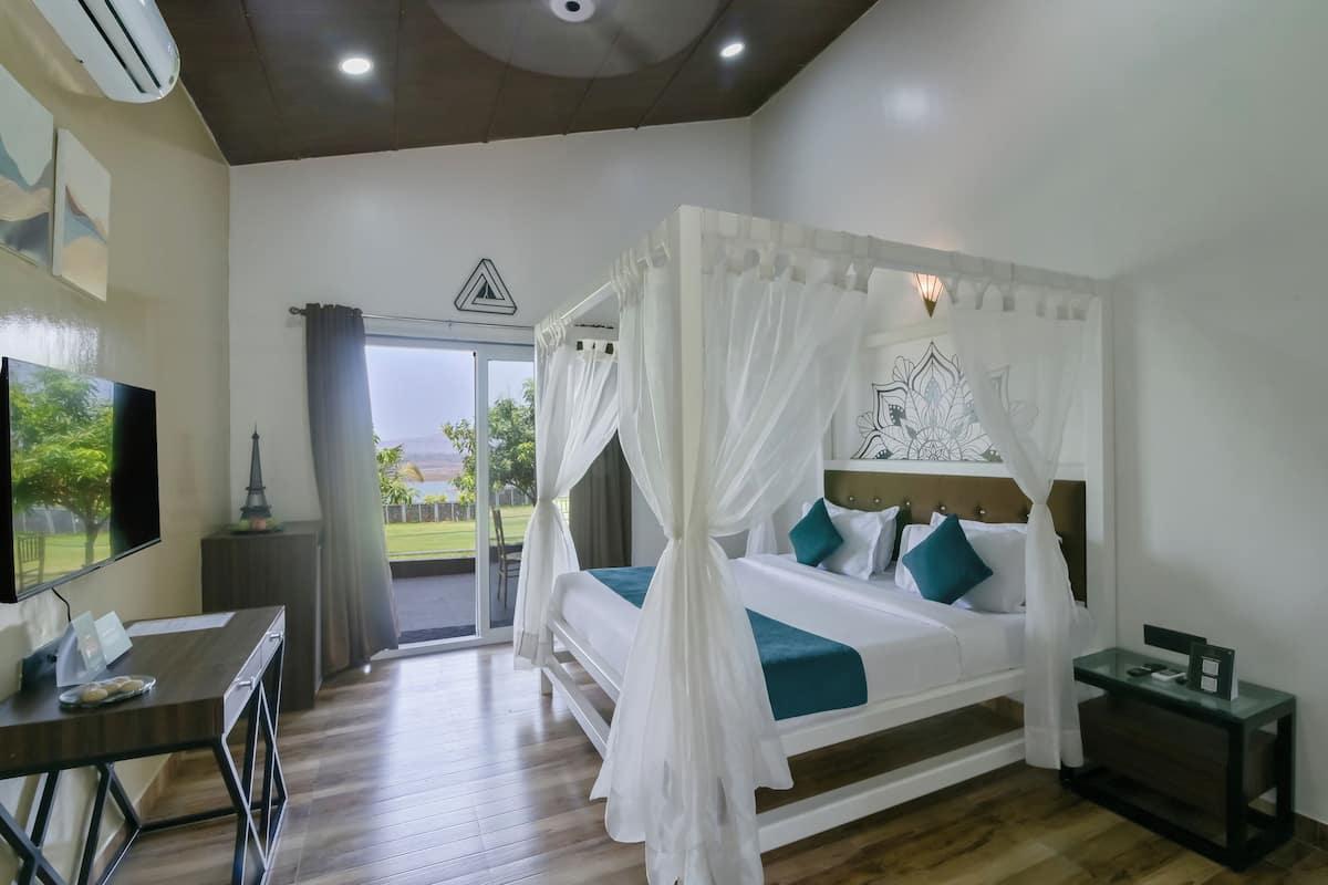 Premium Cottage with Balcony
