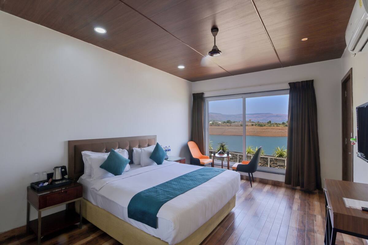 Executive Waterfront Cottage | 침대 시트