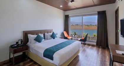 Elegant Waterfront Resort