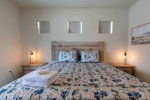 5 chambres, fer et planche à repasser, Wi-Fi, draps fournis