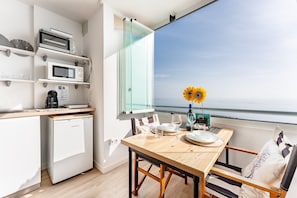 Dining - MalagaSuite Dolphin Beach (Fuengirola)
