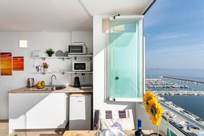 Fridge, microwave, oven, coffee/tea maker