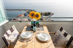 Outdoor dining - MalagaSuite Dolphin Beach (Fuengirola)