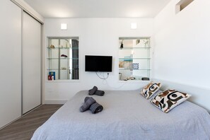 1 habitación, tabla de planchar con plancha, wifi gratis y ropa de cama