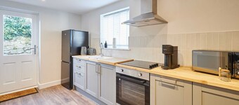 Host Stay Raven s Nest Suite