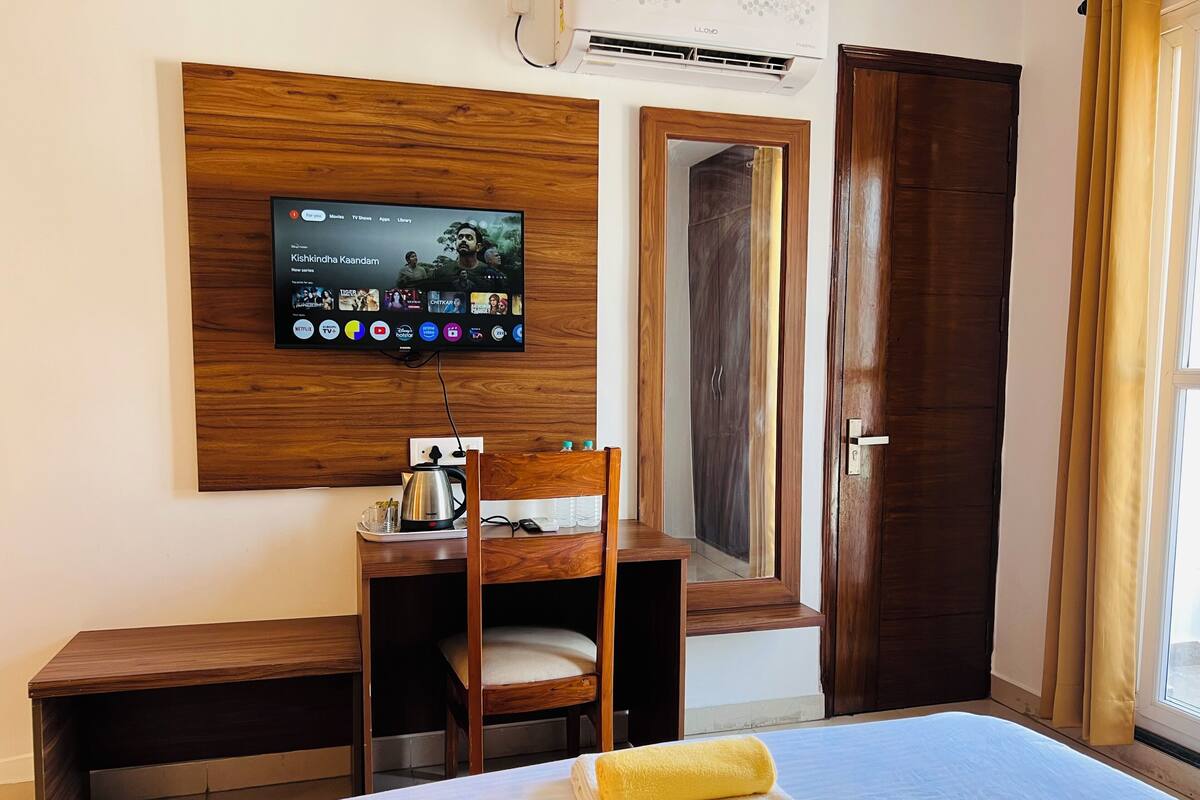 Superior Double Room, Mountain View | Desk, laptop workspace, free WiFi