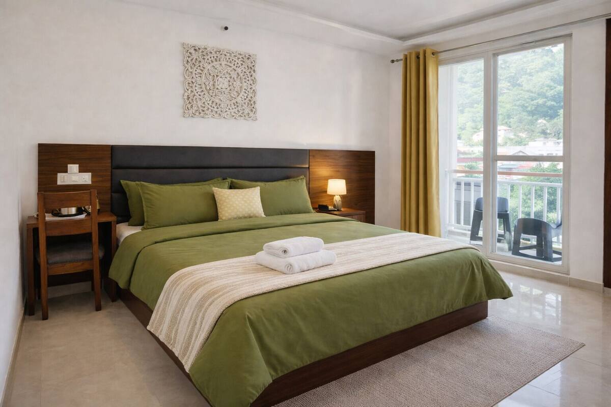 Quarto casal superior, vista para a montanha | Escrivaninha, espaço de trabalho para notebook, Wi-Fi de cortesia