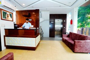 Reception - Ima Ganga Hotel (Rishikesh)