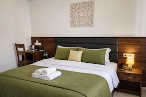 Desk, laptop workspace, free WiFi - Ima Ganga Hotel (Rishikesh)