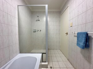 Douche, serviettes fournies