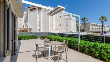 Apartment | Outdoor dining
