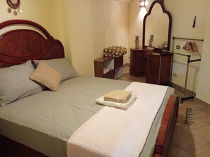 1 bedroom, desk, free WiFi, bed sheets - Condo Studio Paradise Beach (Alexandria Governorate)