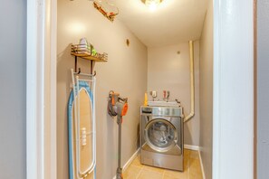 Apartment (3 Bedrooms) | Interior - Steps to Lincoln Park: Spacious Apt in Jersey City (Jersey City)