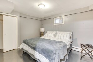 Apartment (3 Bedrooms) | Interior - Steps to Lincoln Park: Spacious Apt in Jersey City (Jersey City)