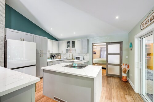 Walk to Harry Harris Beach: Getaway w/ Grill!