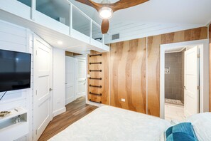Interior - Walk to Harry Harris Beach: Modern Coastal Escape! (Tavernier)