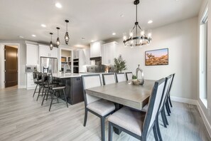 Apartment (3 Bedrooms) | Interior - Furnished Hot Tub Patio: Utah Escape 30 Mi to Zion (Hurricane)