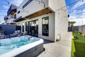 Apartment (3 Bedrooms) | Interior - Furnished Hot Tub Patio: Utah Escape 30 Mi to Zion (Hurricane)