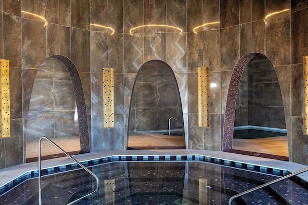 10 indoor pools, outdoor pool